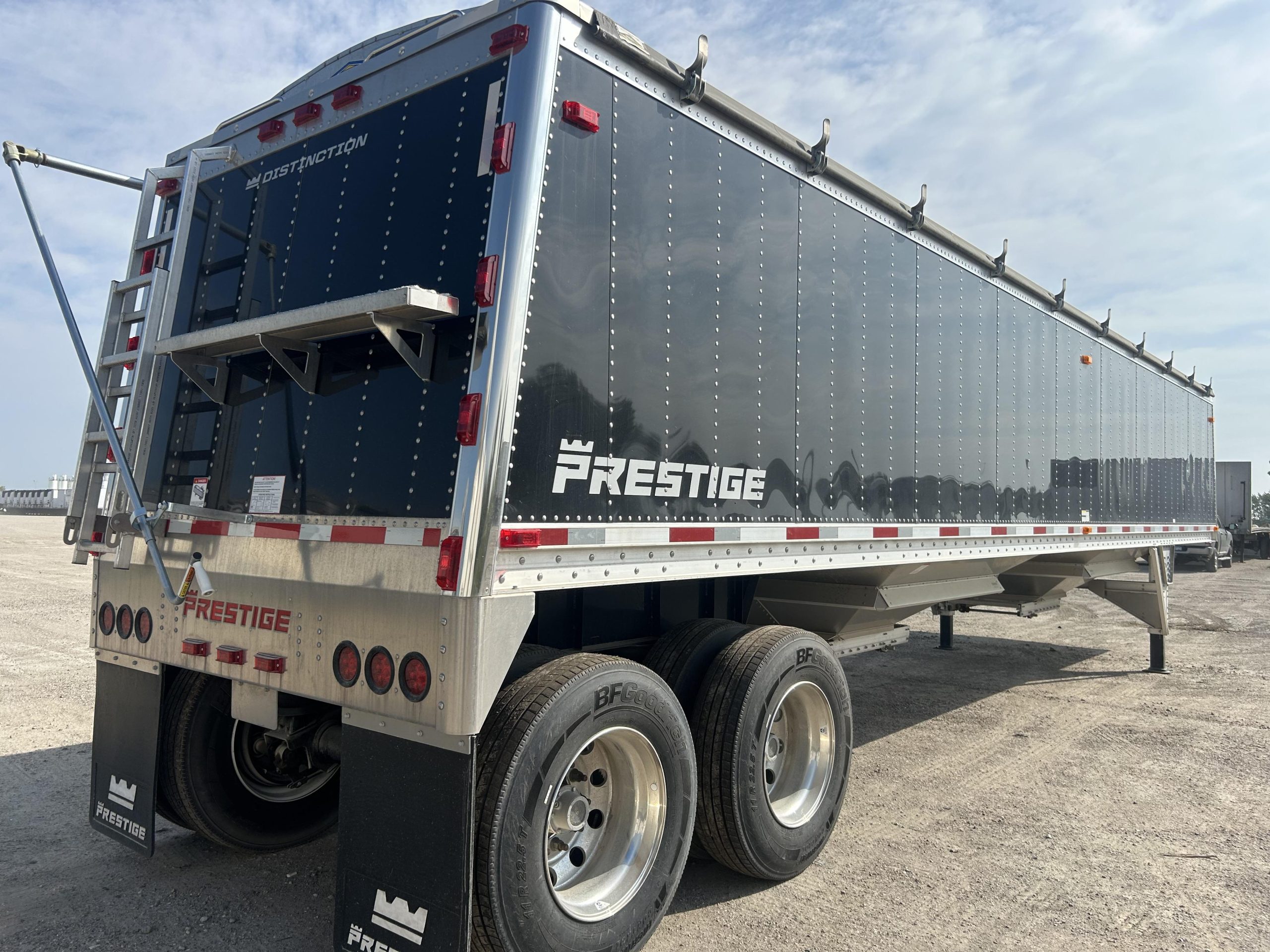 2025 Prestige Hopper 2025 Prestige Hopper - image 5 of 6