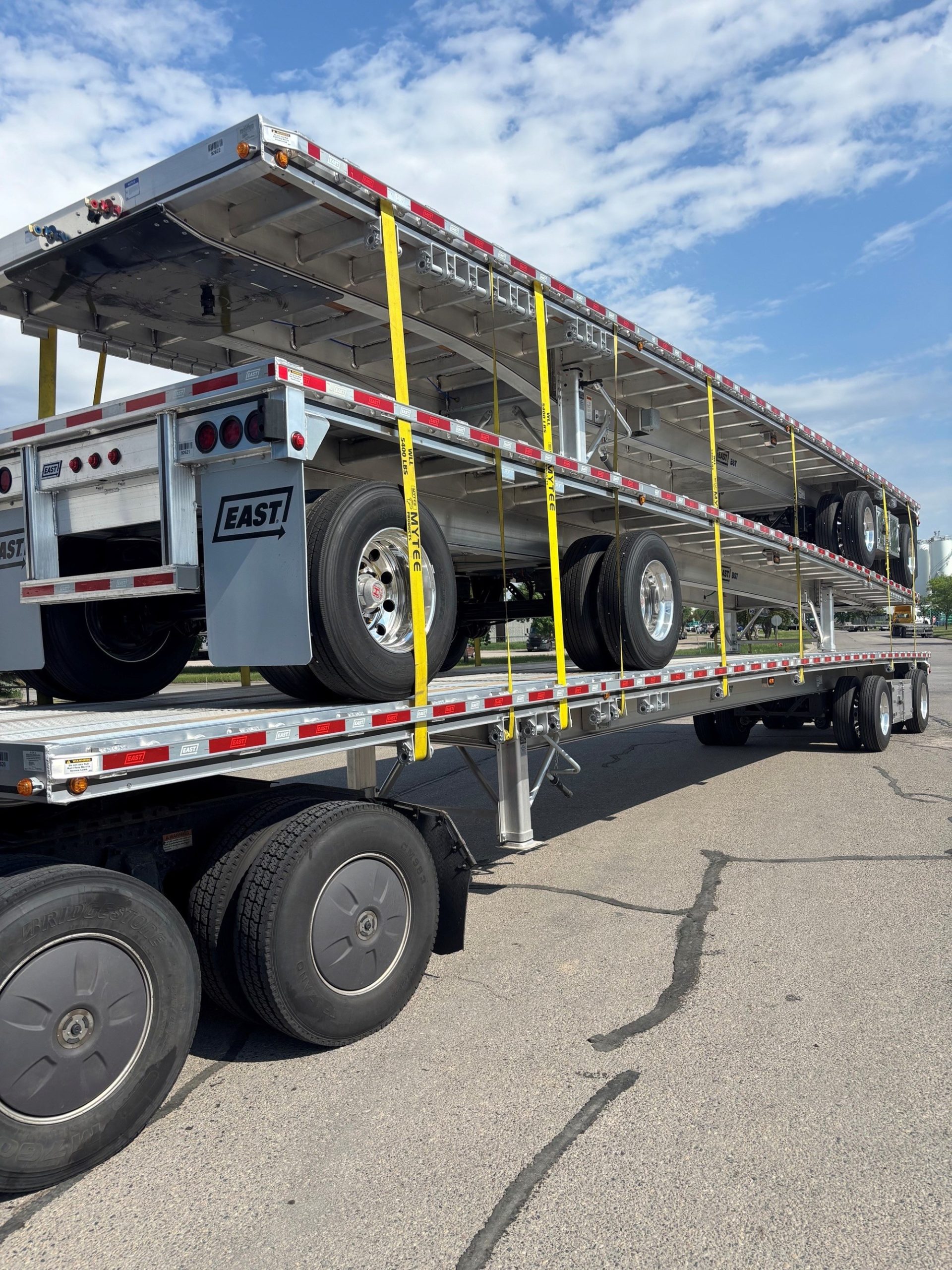 2027 EAST FLATBED - image 1 of 4