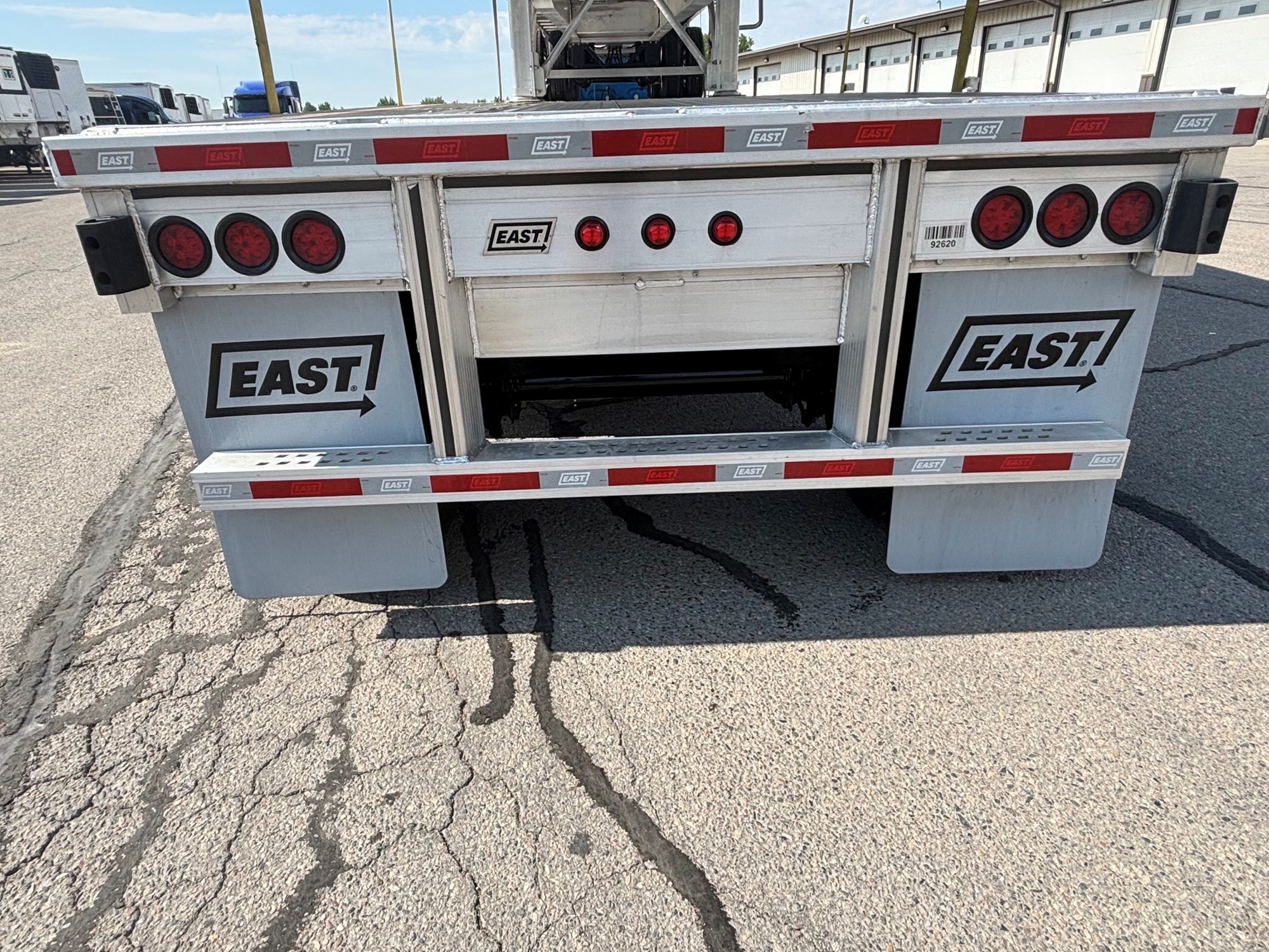 2027 EAST FLATBED - image 4 of 4