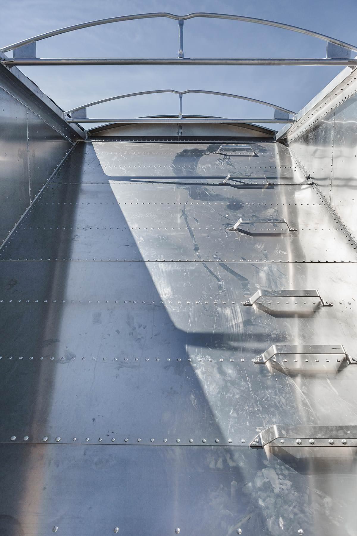 Prestige Tri-axle prestige-trailers-Interior-access-steps Prestige Tri-axle prestige-trailers-Interior-access-steps