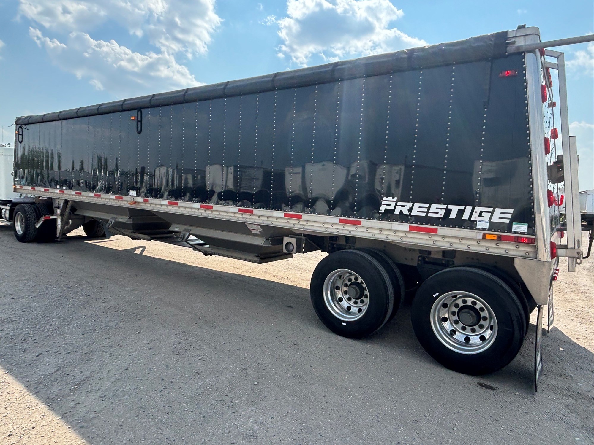 2024 Prestige Hopper 2024 Prestige Hopper - image 3 of 6