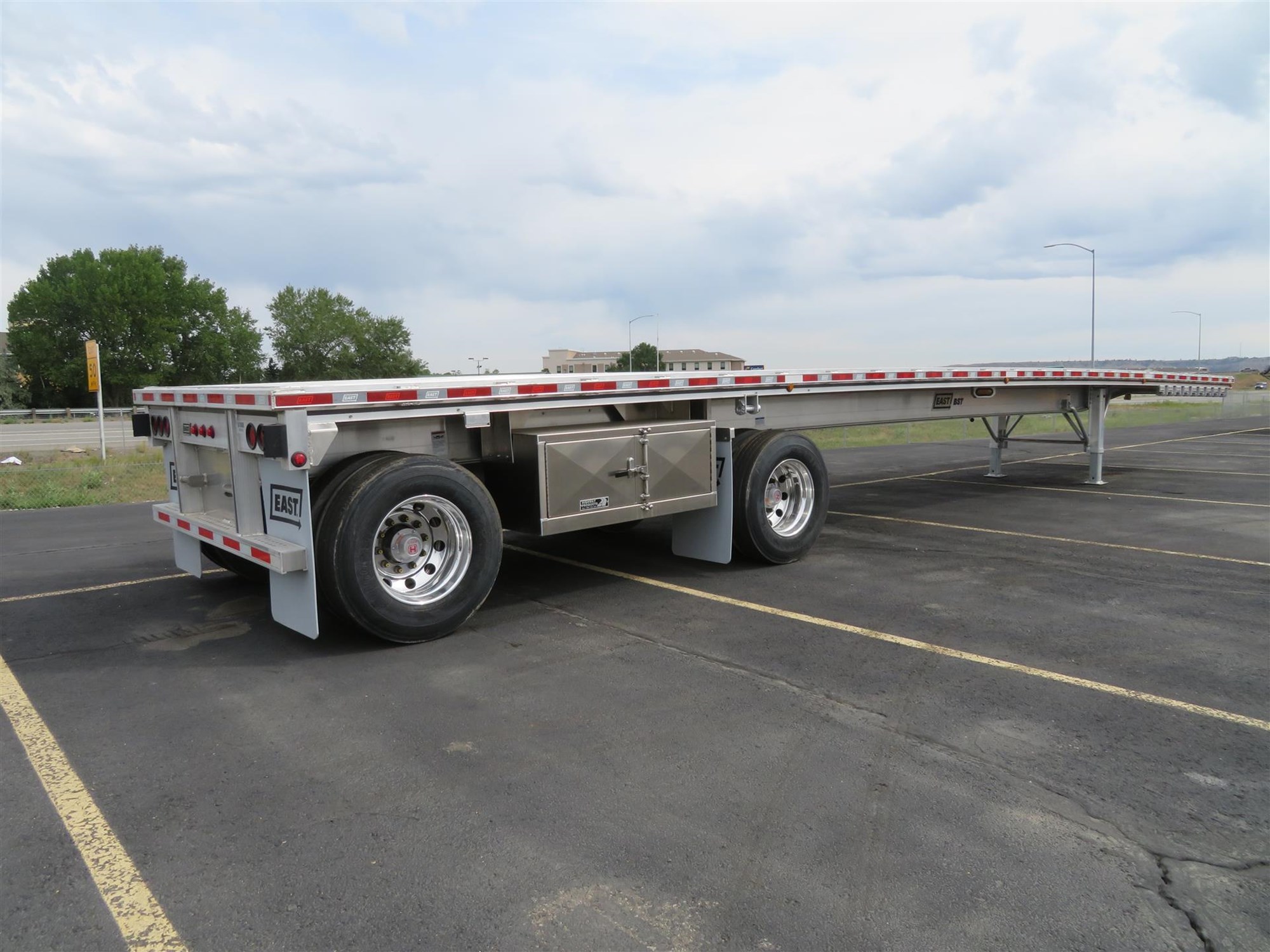 2027 EAST FLATBED 2027 EAST FLATBED - image 4 of 6