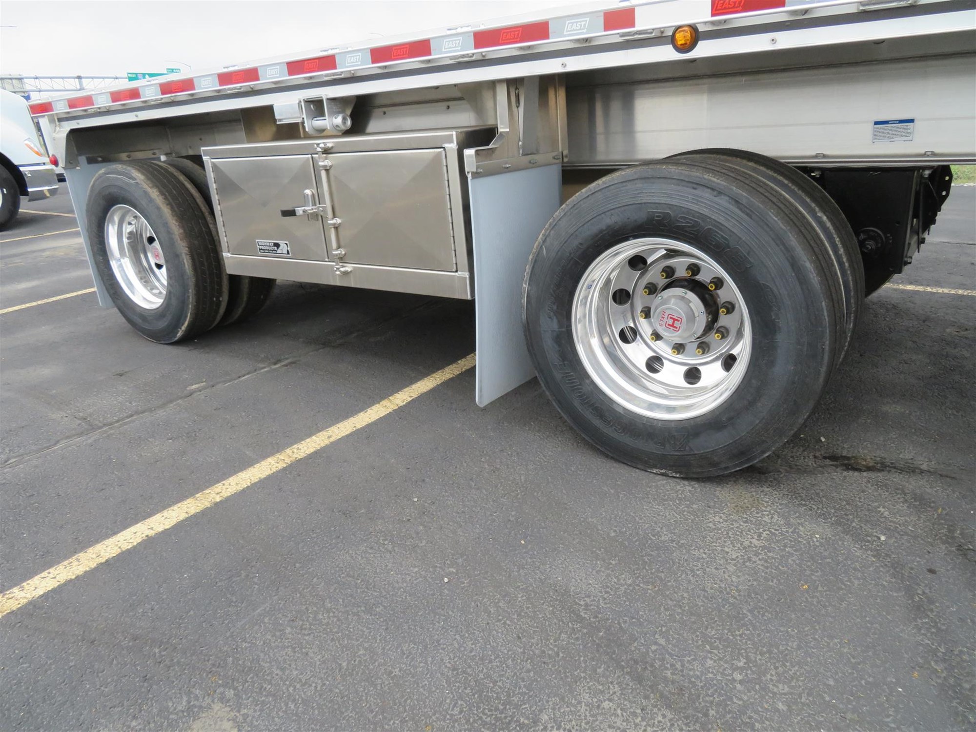 2027 EAST FLATBED NVR092362-09 2027 EAST FLATBED NVR092362-09