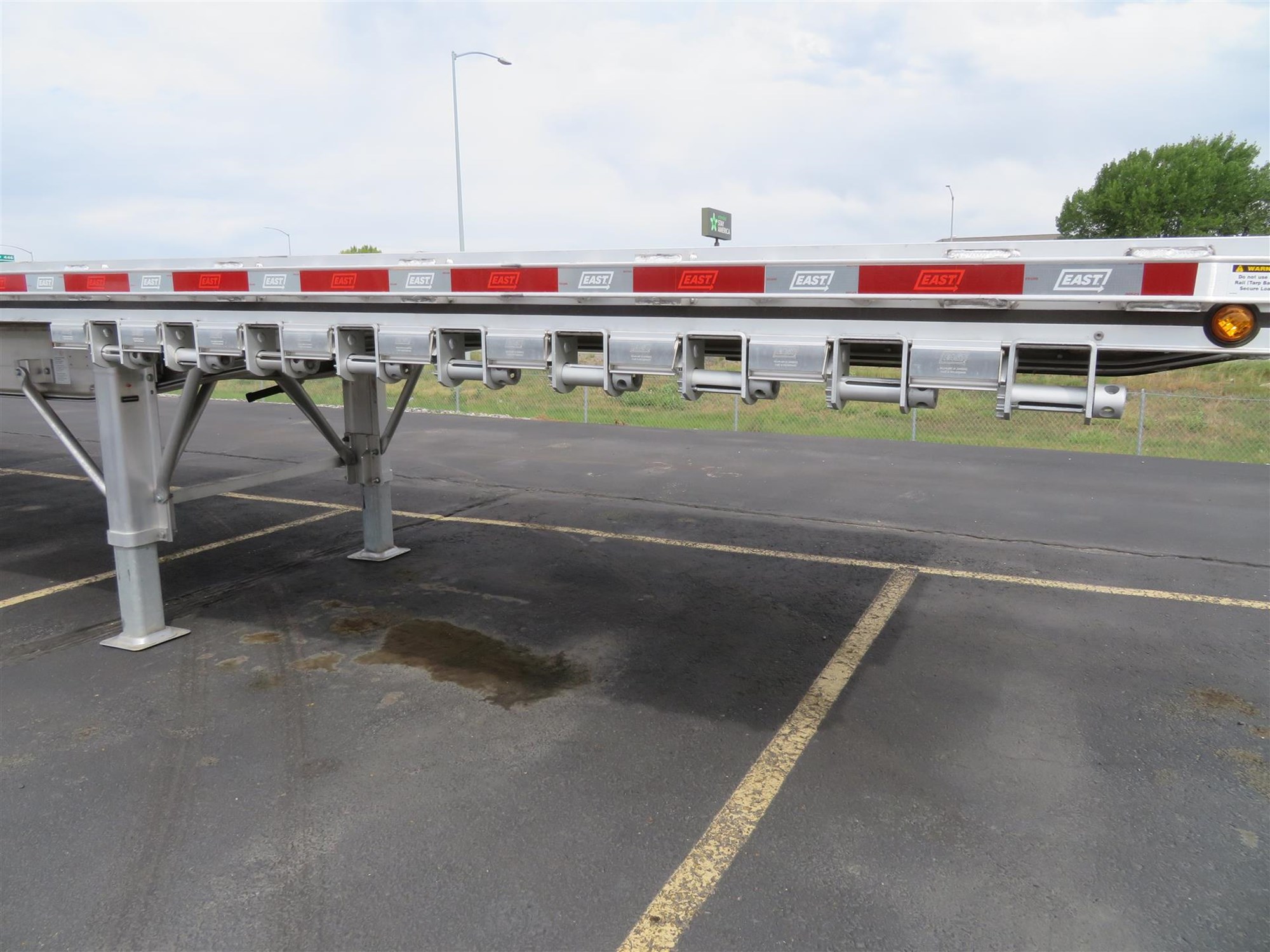 2027 EAST FLATBED NVR092362-10 2027 EAST FLATBED NVR092362-10