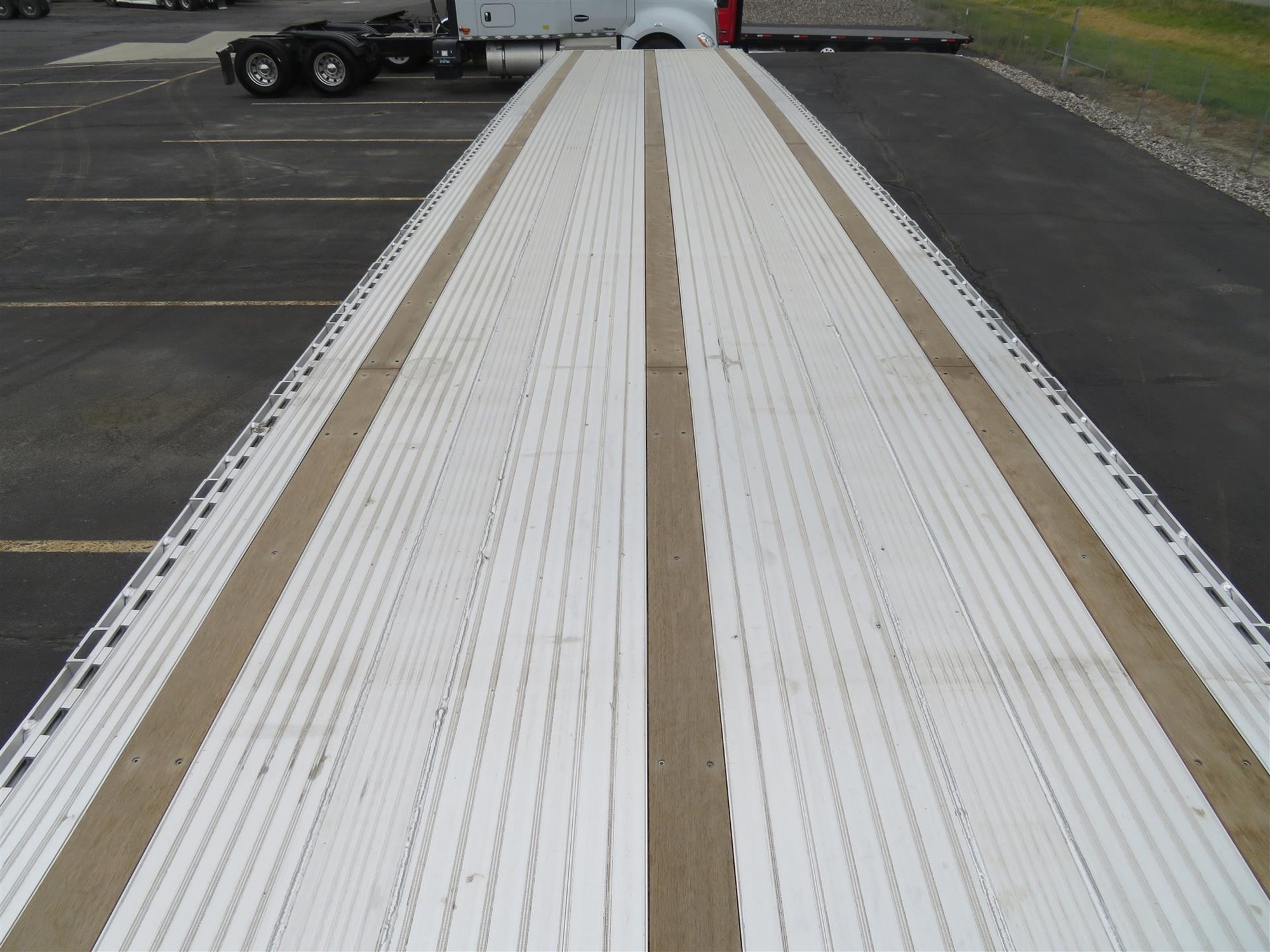 2027 EAST FLATBED NVR092362-11 2027 EAST FLATBED NVR092362-11