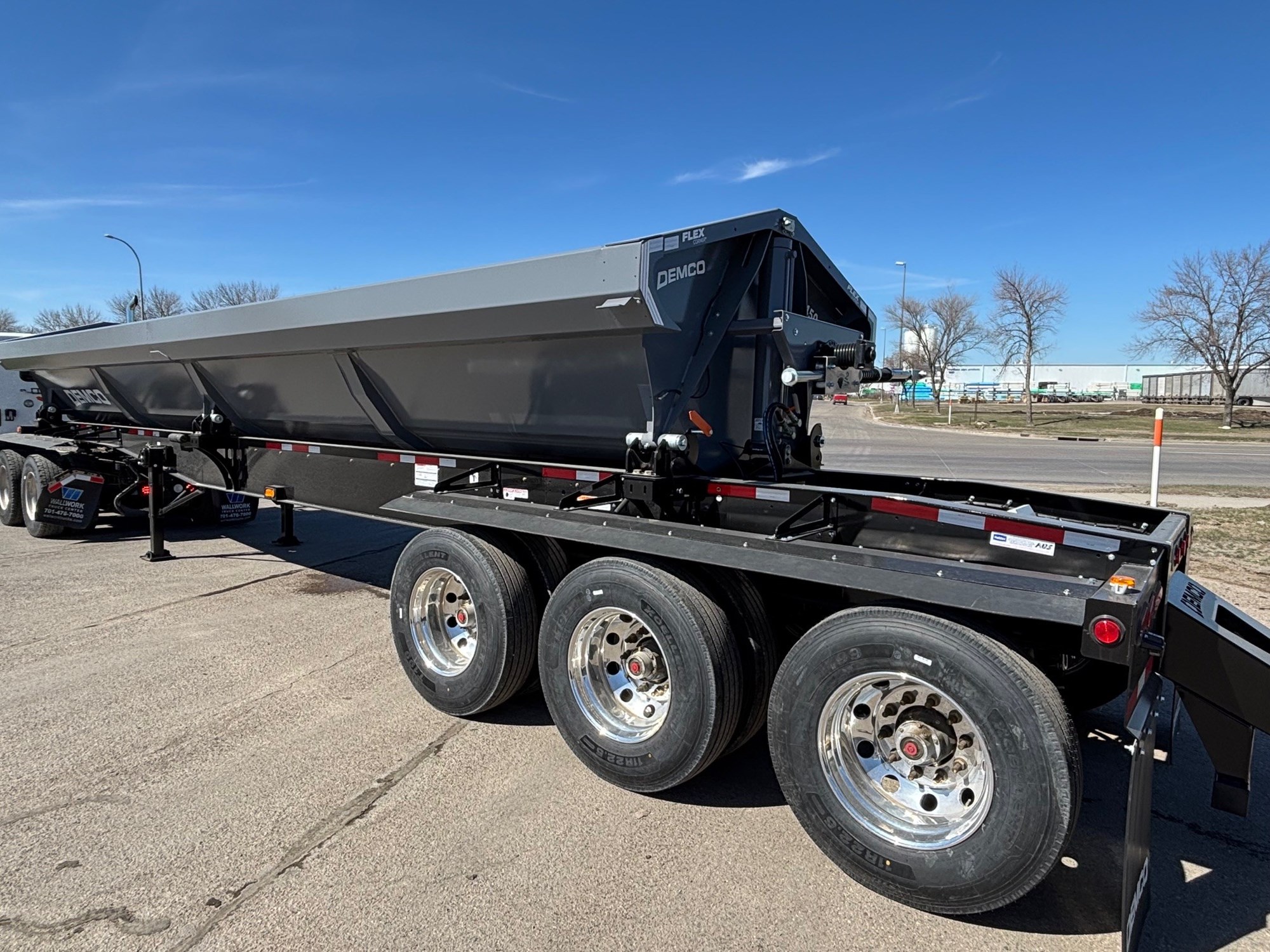 2027 Demco SIDE DUMP 2027 Demco SIDE DUMP - image 3 of 6