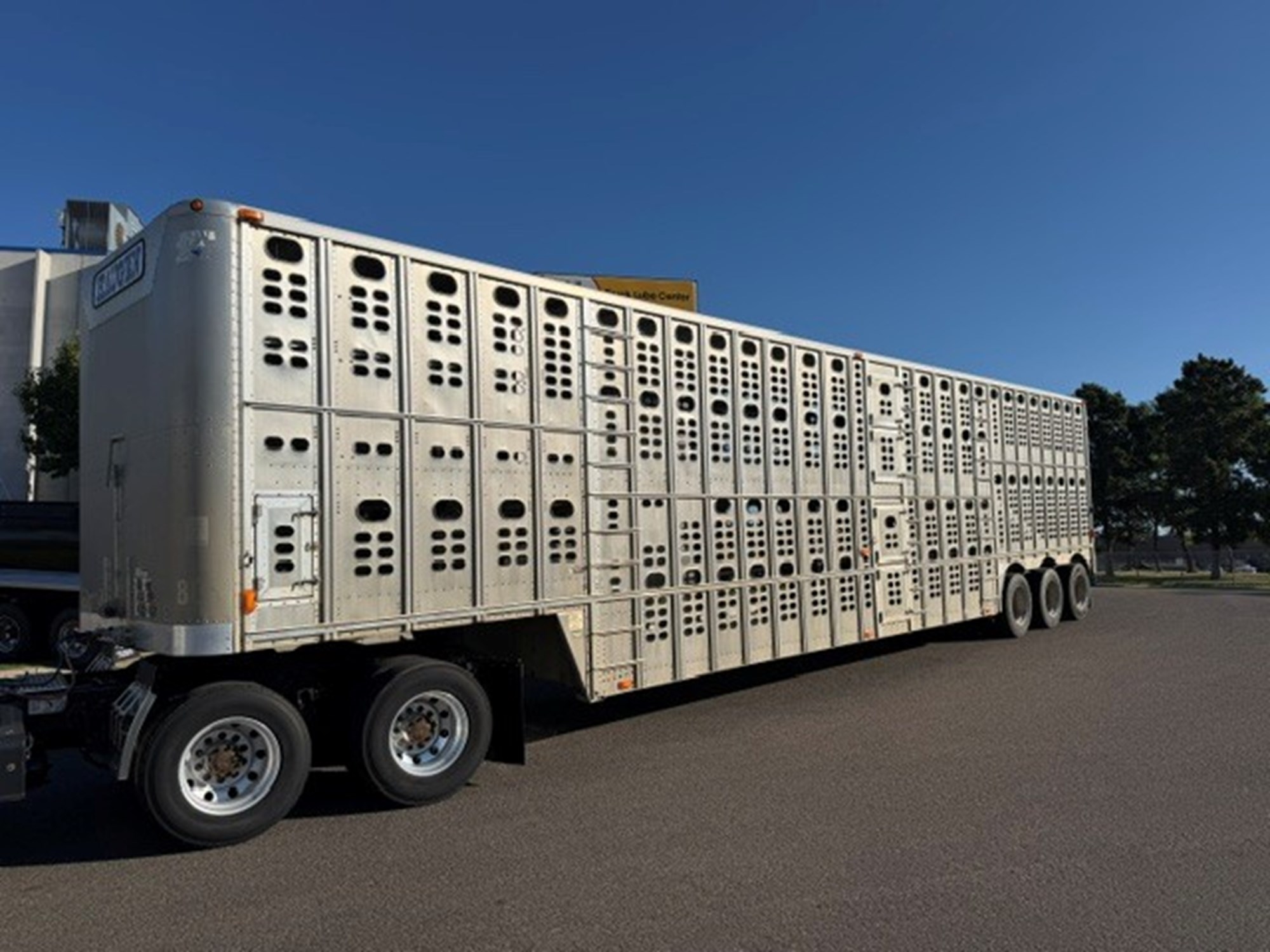 2008 WILSON CATTLE TRAILER 2008 WILSON CATTLE TRAILER - image 1 of 6