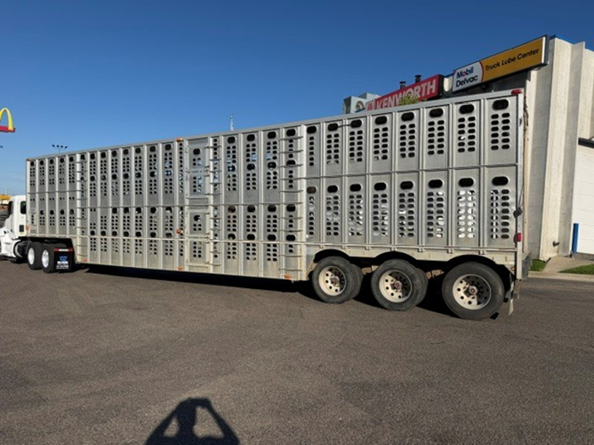 2008 WILSON CATTLE TRAILER 2008 WILSON CATTLE TRAILER - image 2 of 6