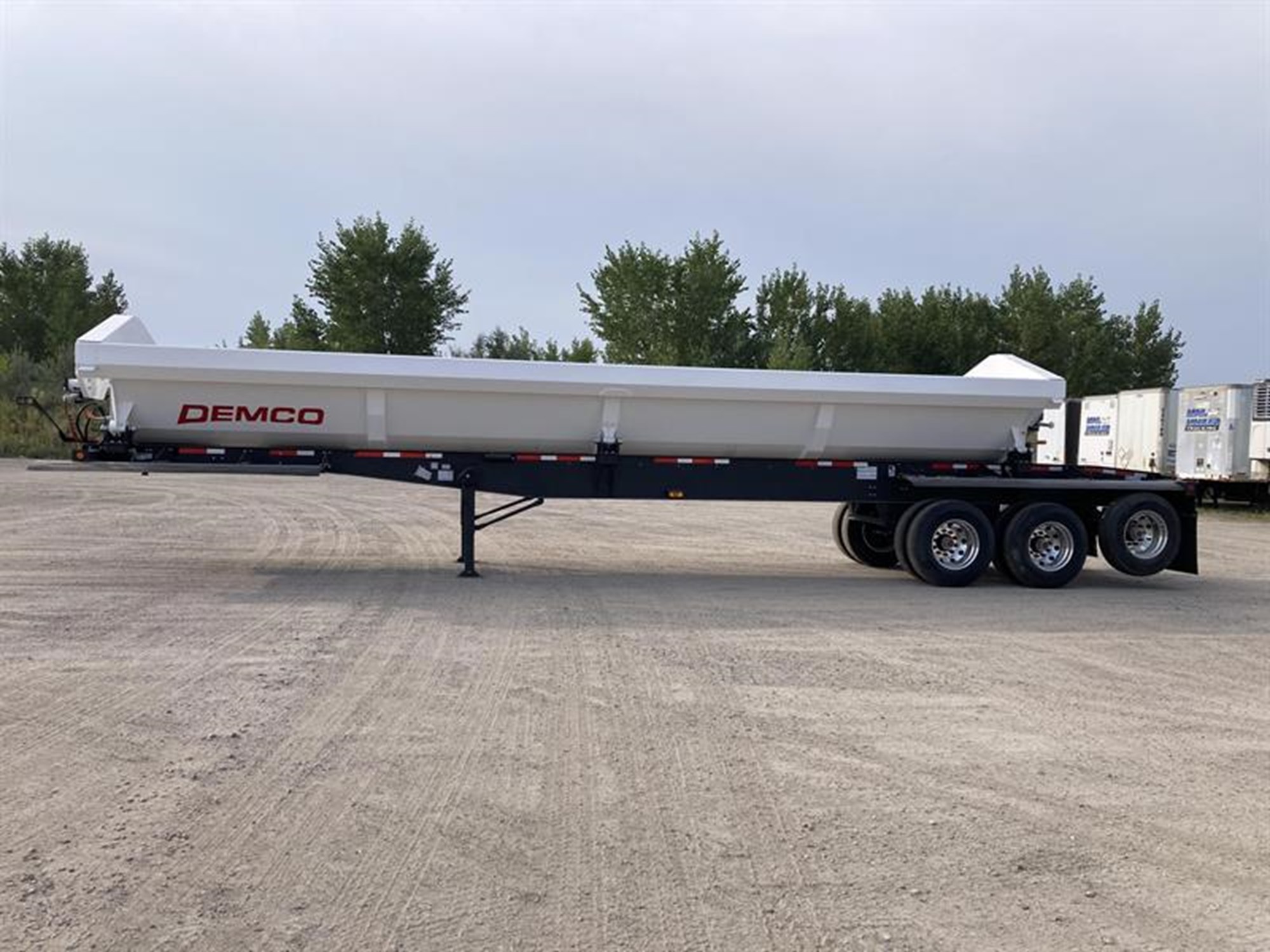 2027 Demco SIDE DUMP NVS007353-02 2027 Demco SIDE DUMP NVS007353-02