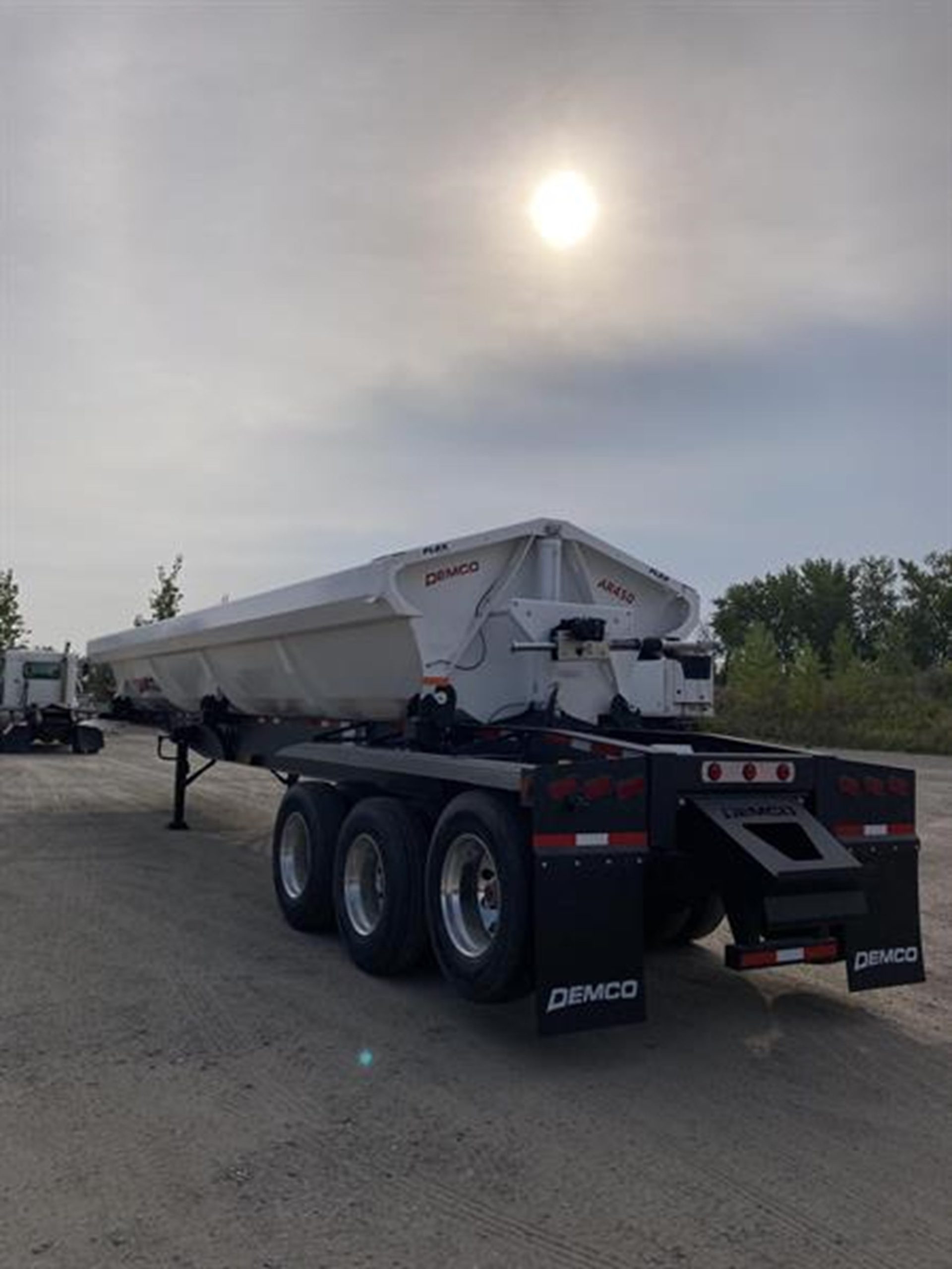 2027 Demco SIDE DUMP NVS007353-03 2027 Demco SIDE DUMP NVS007353-03