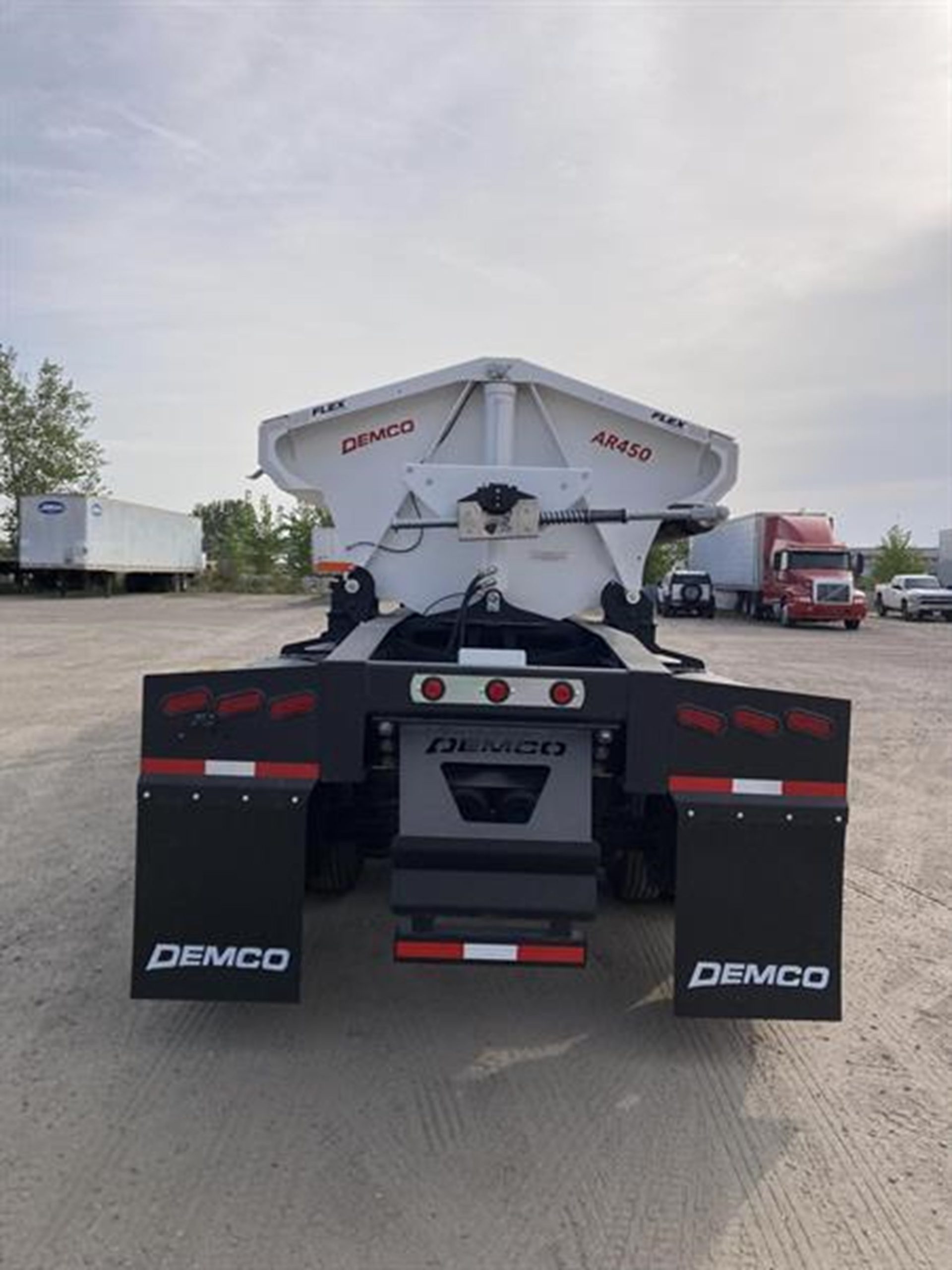 2027 Demco SIDE DUMP NVS007353-04 2027 Demco SIDE DUMP NVS007353-04